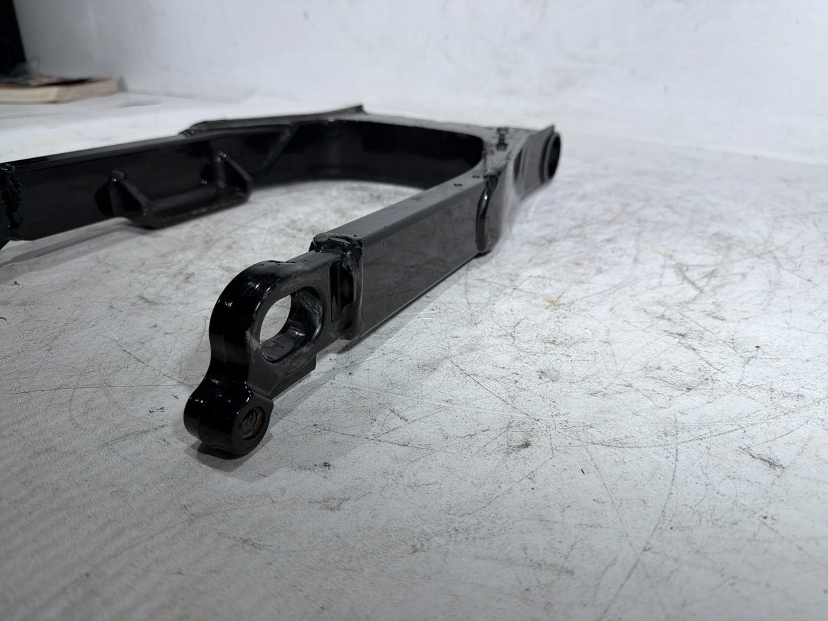 2004 Harley Electra Glide CVO Screamin Eagle OEM Rear Fork Swingarm Swing Arm