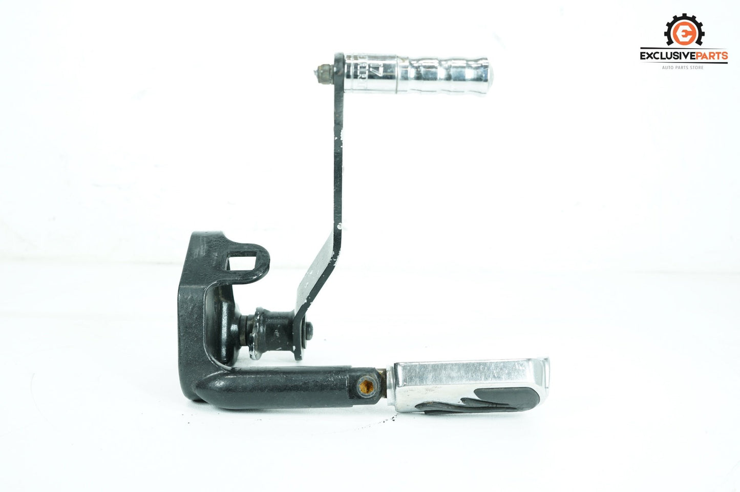 1999 - 2006 Harley-Davidson Softail Deuce Right Driver Foot Controls Peg Rest 42507-00B