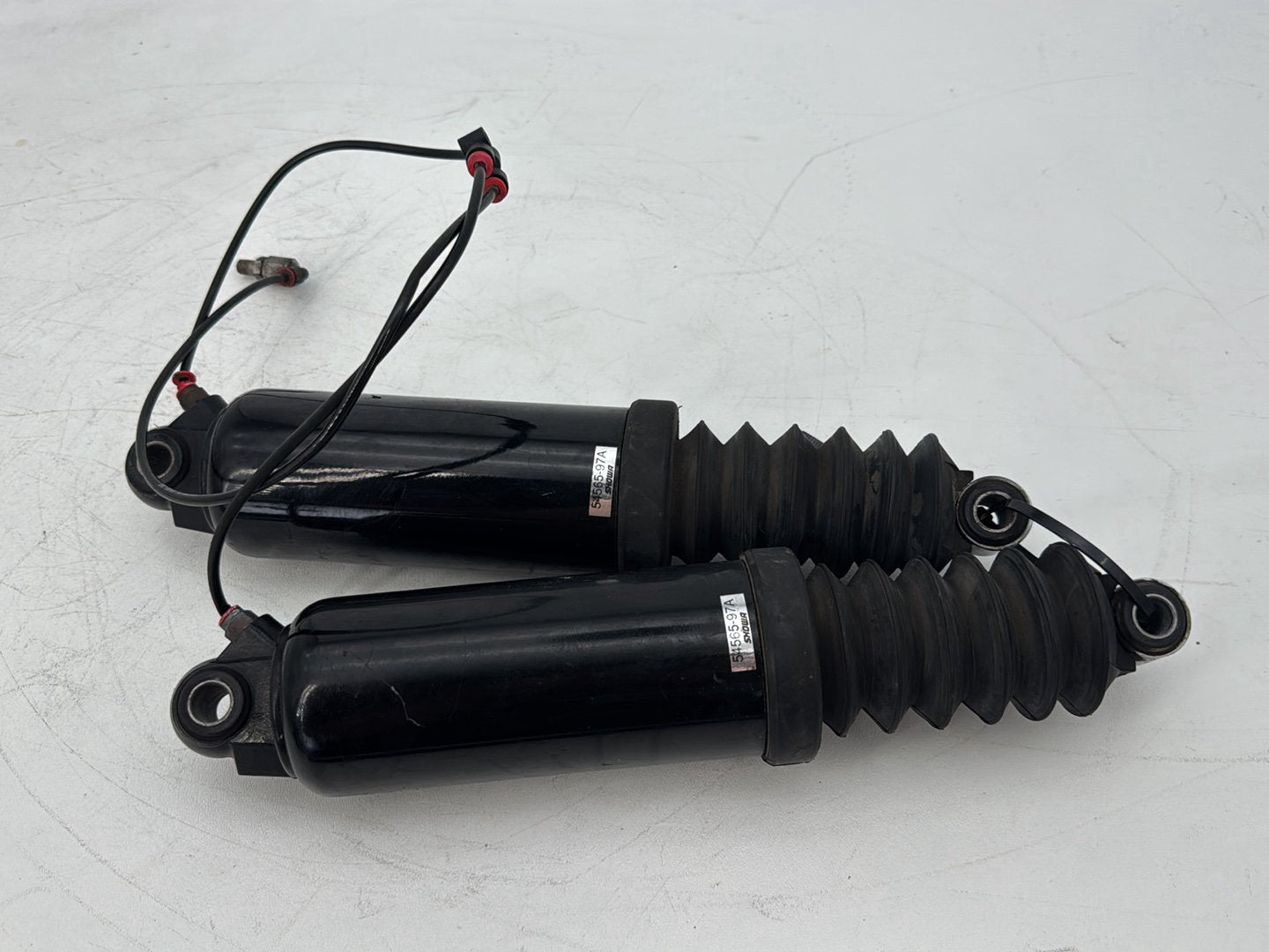 1999 - 2006 Harley-Davidson Touring Electra Glide Classic Rear Left Right Shock Absorbers 54565-97A