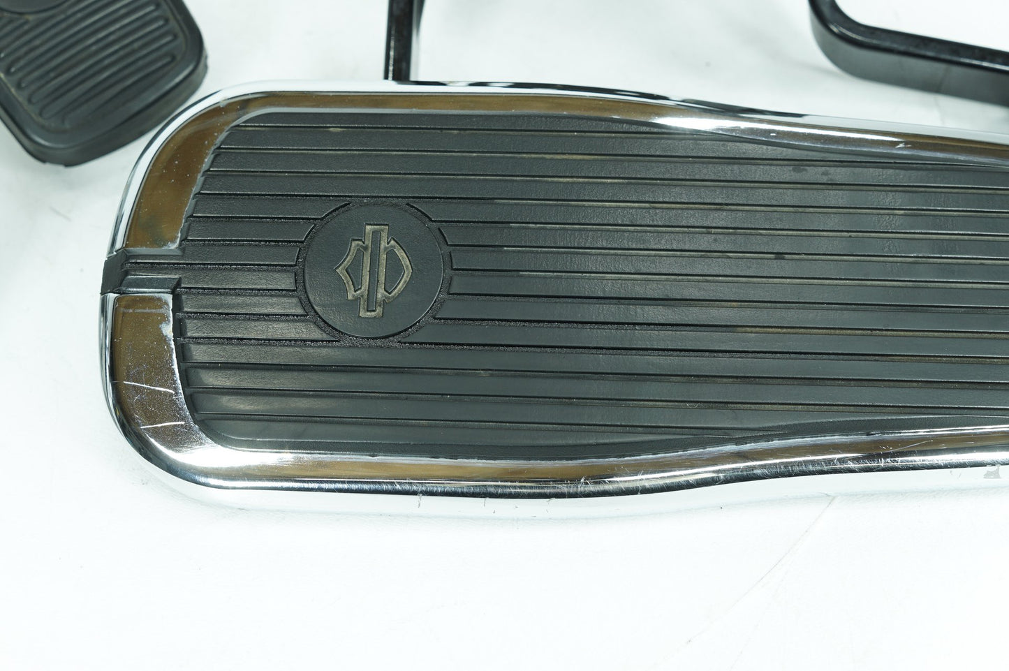 1999 - 2006 Harley-Davidson Softail Deluxe Left Right Driver Floorboard Foot Rest 42431-00A