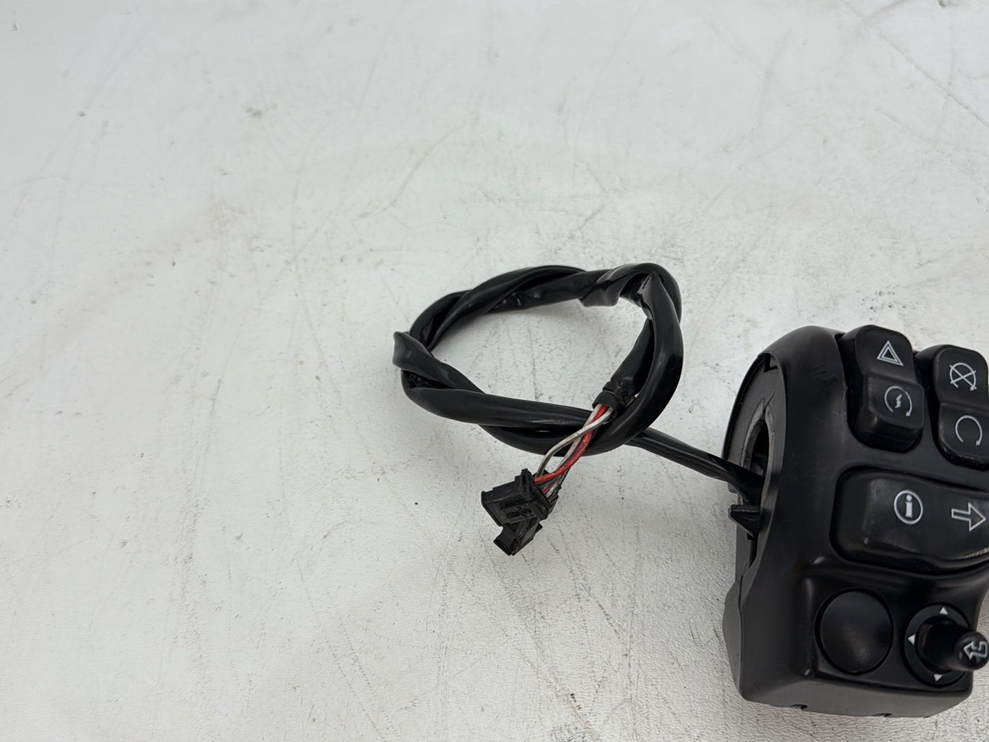 2018 Harley Electra Glide Touring Ultra FLHTCU OEM Right Engine Start Kill Switches Controls