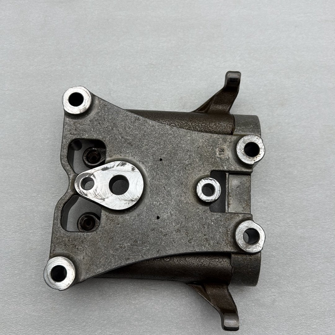 2000 - 2006 Harley-Davidson Softail Fat Boy Twin Cam Lower 1 Rocker Box 17543-99A 17543-99