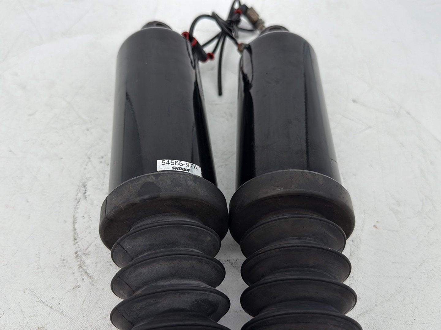 1999 - 2006 Harley-Davidson Touring Road King Police Rear Left Right Shock Absorbers 54565-97A