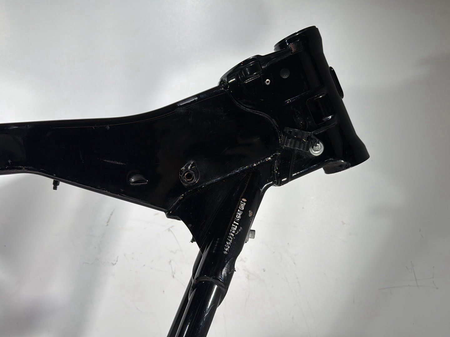 2011 Harley Street Glide Touring FLHX OEM Body Main Frame Chassis SLVG