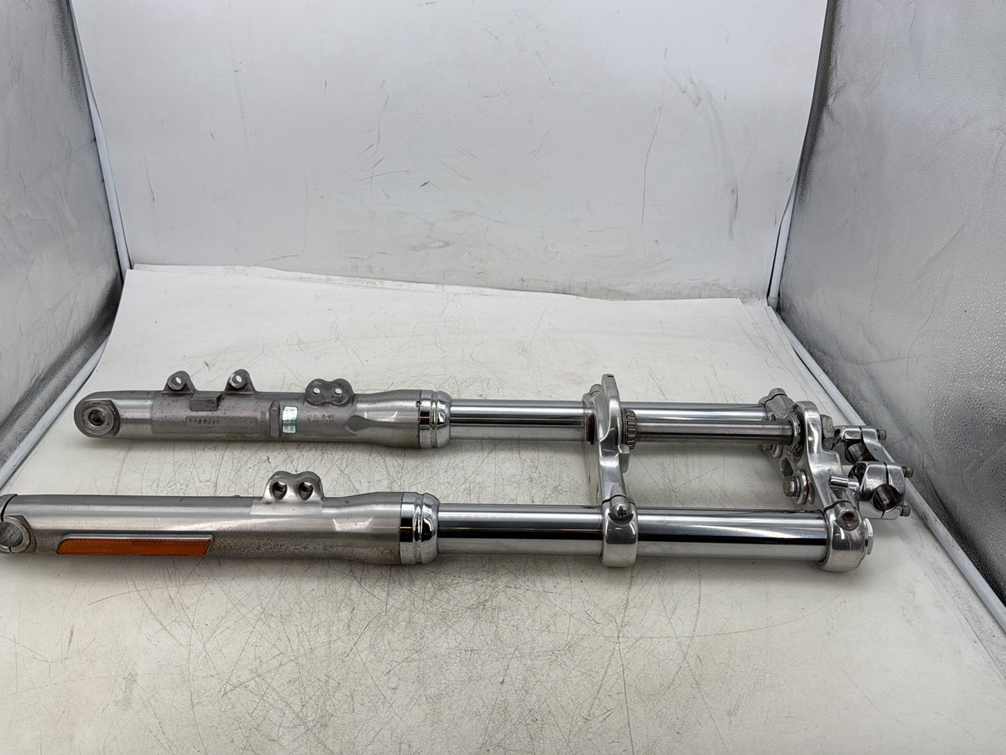 2007 Harley Dyna Street Bob FXDBI OEM Front Triple Tree Set & LH RH Fork Legs Sliders