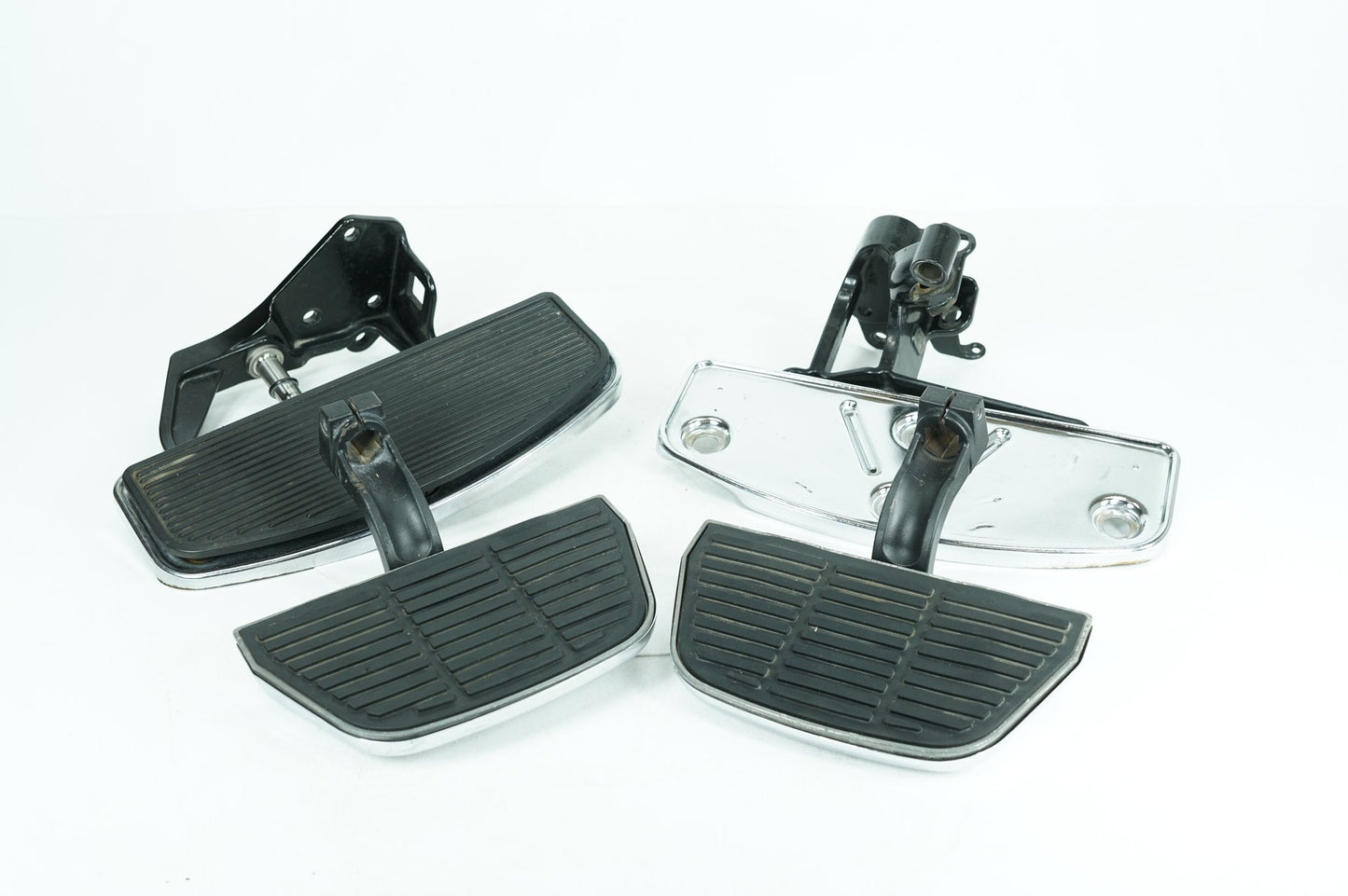 2007 - 2012 Harley-Davidson Softail Heritage Classic Left Right Driver & Pass Floorboard Foot Rest  	42431-00B