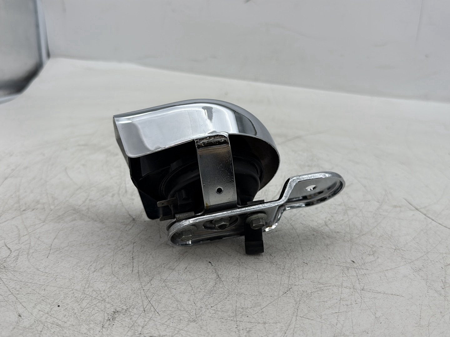 2008 Harley Dyna FXDL Low Rider Anniversary OEM Horn Signal Klaxon Chrome Cover