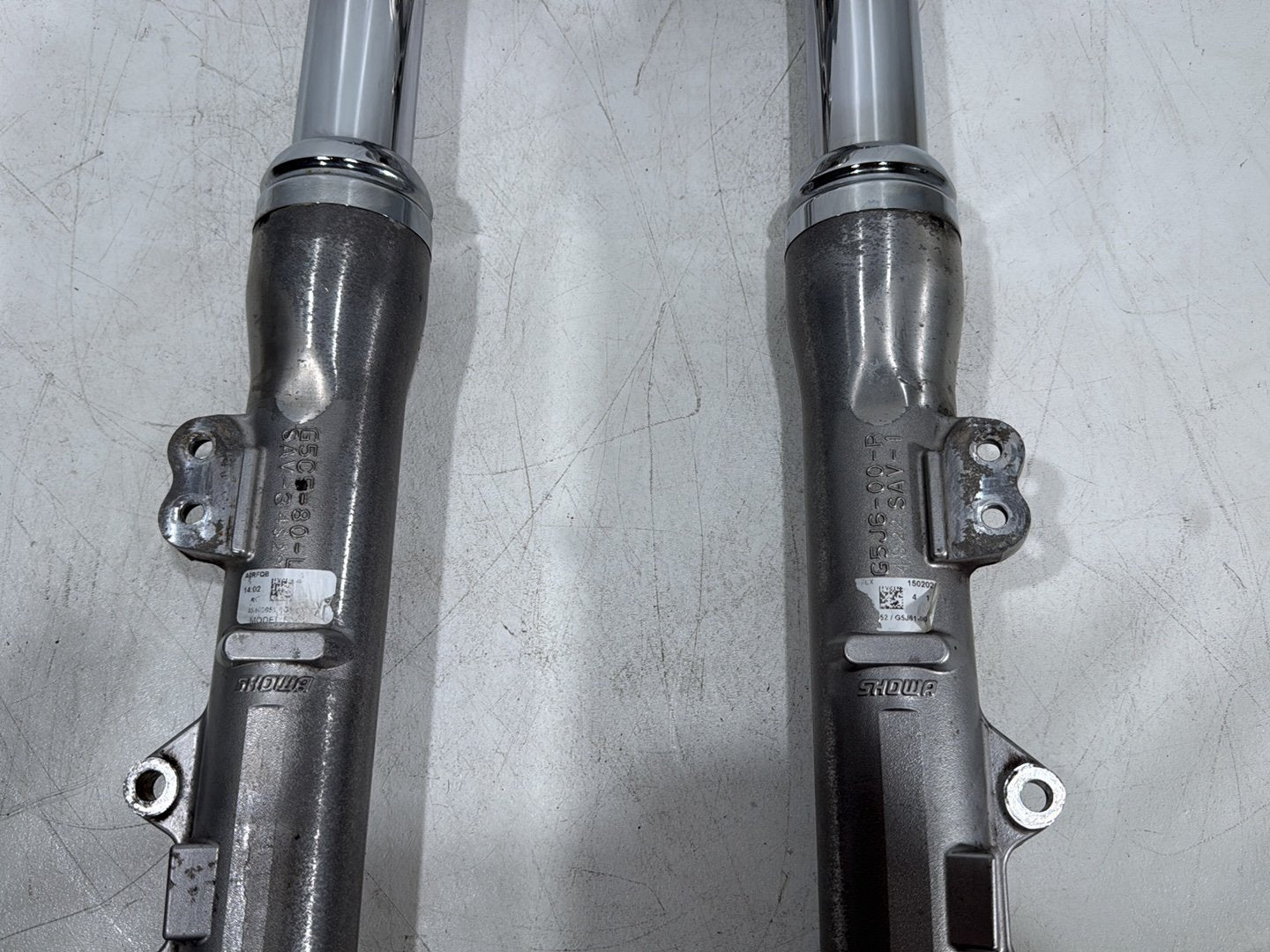 2015 Harley Dyna Low Rider FXDL OEM Front Triple Tree Set & LH RH Fork Legs Sliders