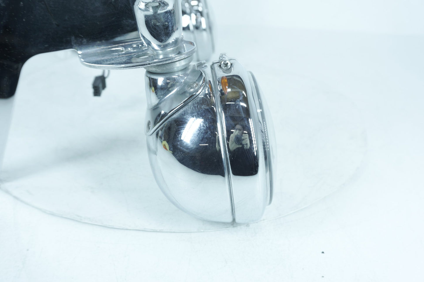 2007 - 2012 Harley-Davidson Touring Electra Glide Classic Front Turn Signal Indicators Aux Light Bar  	68712-94A
