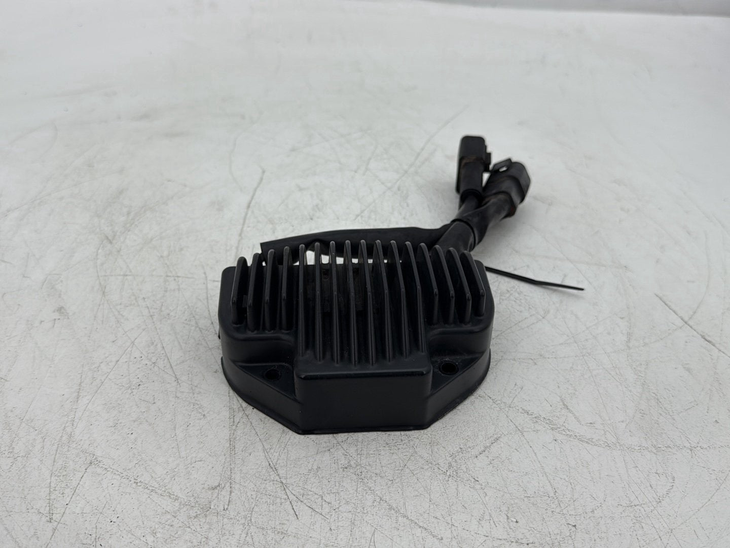 2005 Harley Dyna FXDWG Wide Glide OEM Voltage Regulator Rectifier