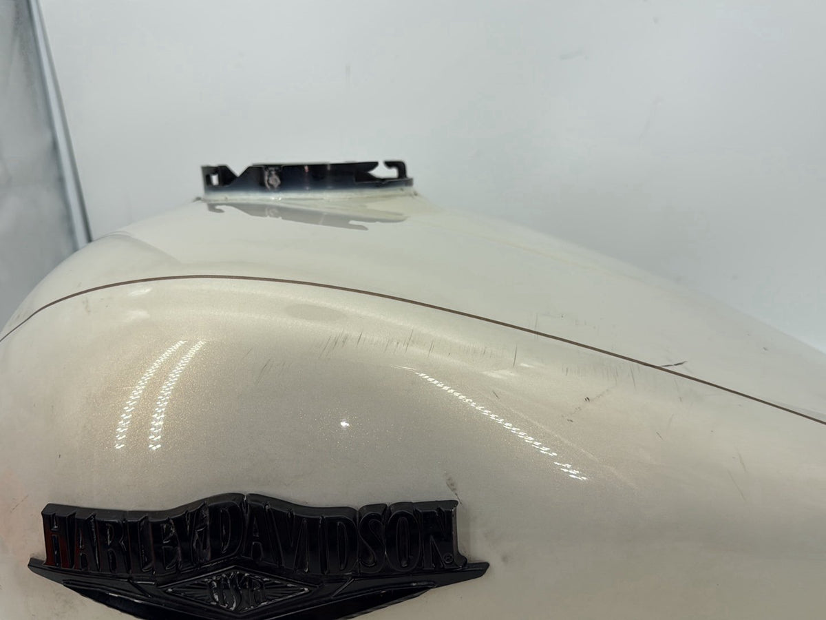 2015 Harley Touring FLHXS Street Glide OEM Fuel Gas Tank Gasoline Reservoir
