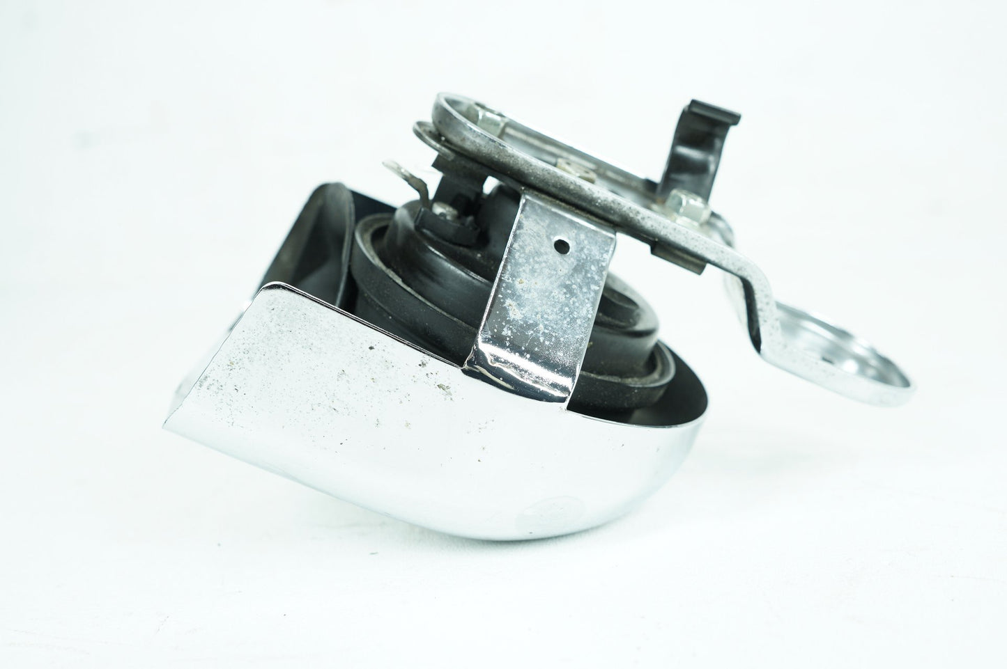 2000 - 2006 Harley-Davidson Softail Fat Boy Horn Signal Klaxon Chrome Cover 69012-93A