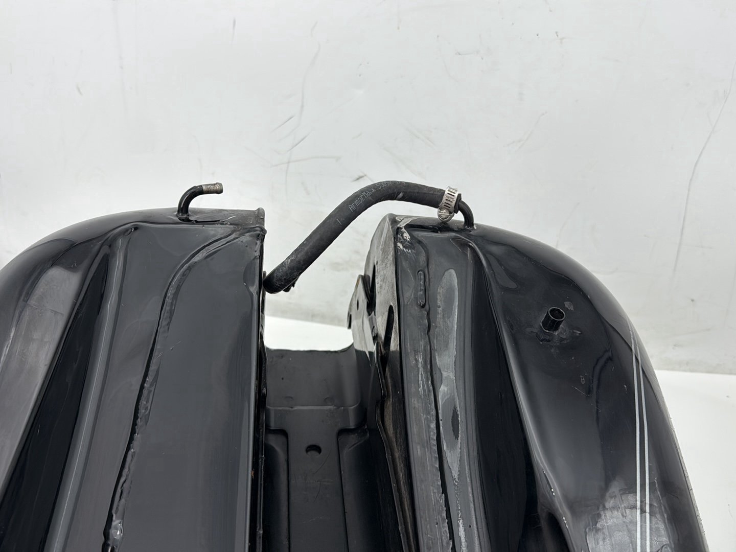 2006 Harley Dyna FXDWGI Wide Glide OEM Fuel Gas Tank Gasoline Reservoir