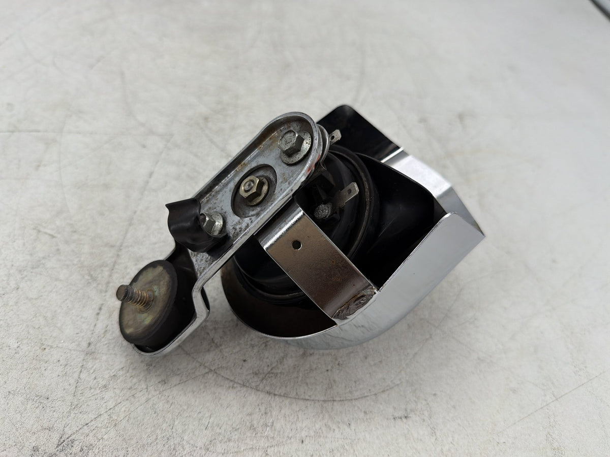 2002 Harley Dyna Wide Glide FXDWG OEM Horn Signal Klaxon Chrome Cover 69012-93A