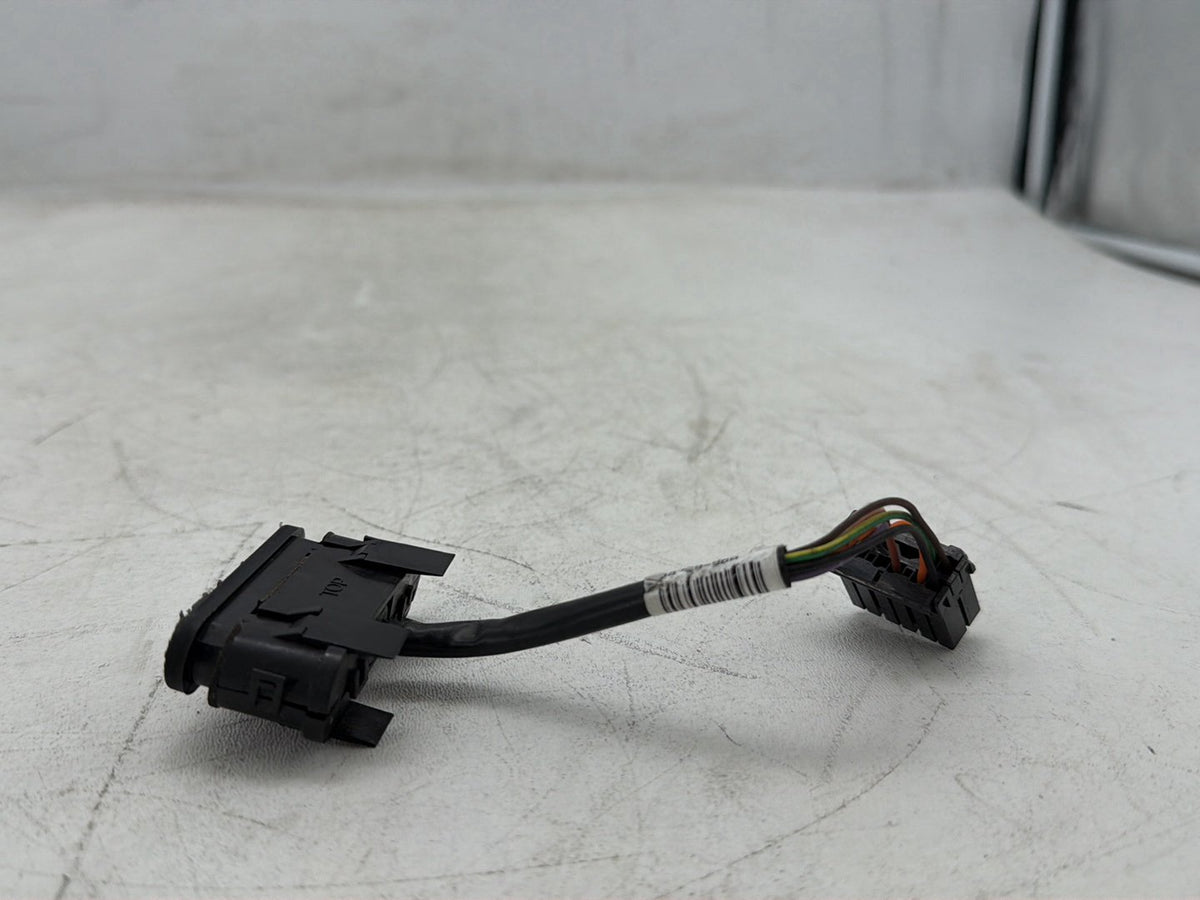2007 Harley Electra Glide Touring Ultra OEM Indicator Lamp Wire Plug 68789-96A