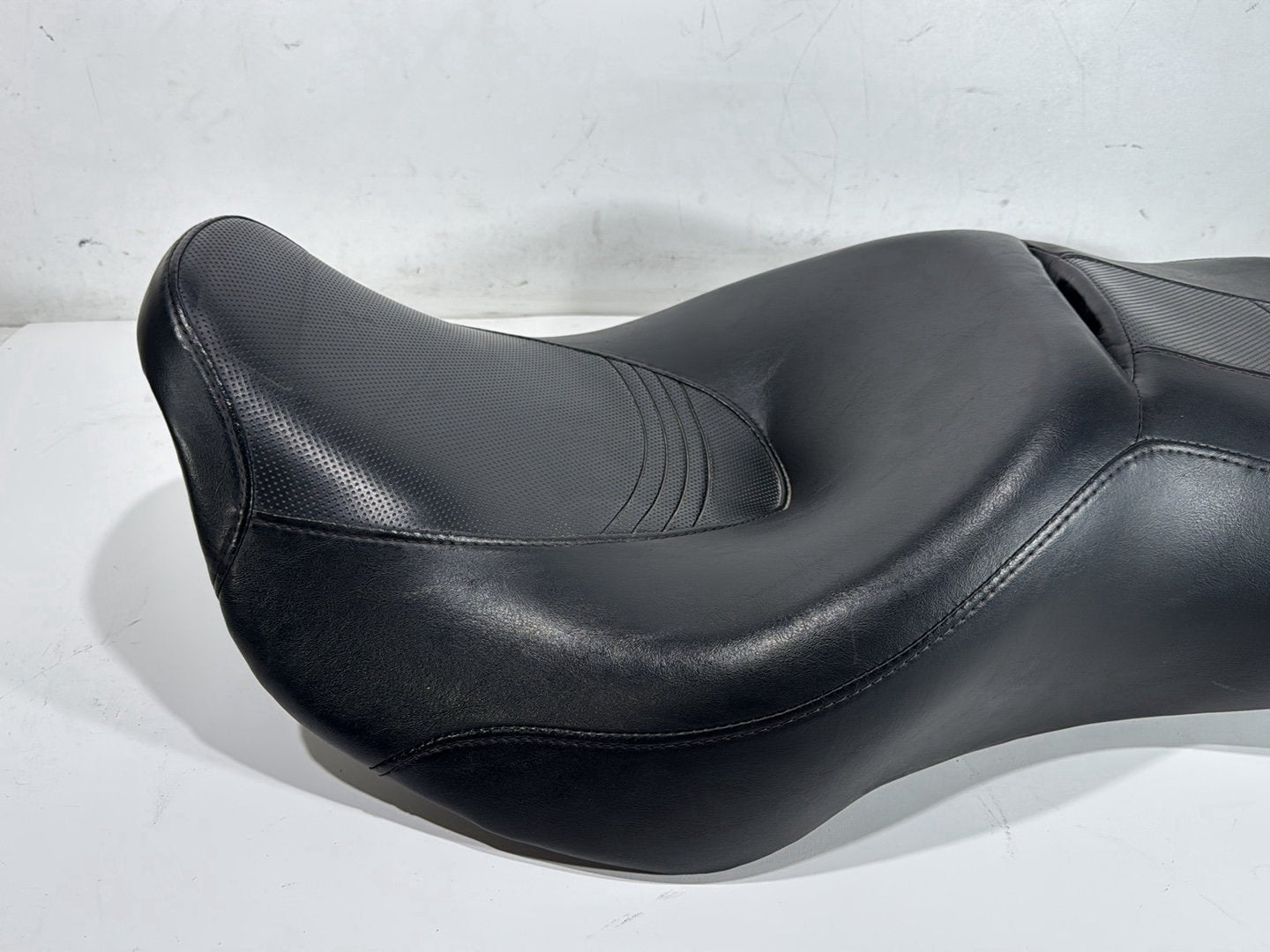 2006 Harley Street Glide Touring FLHXI OEM Passenger Rider Driver Seat Saddle