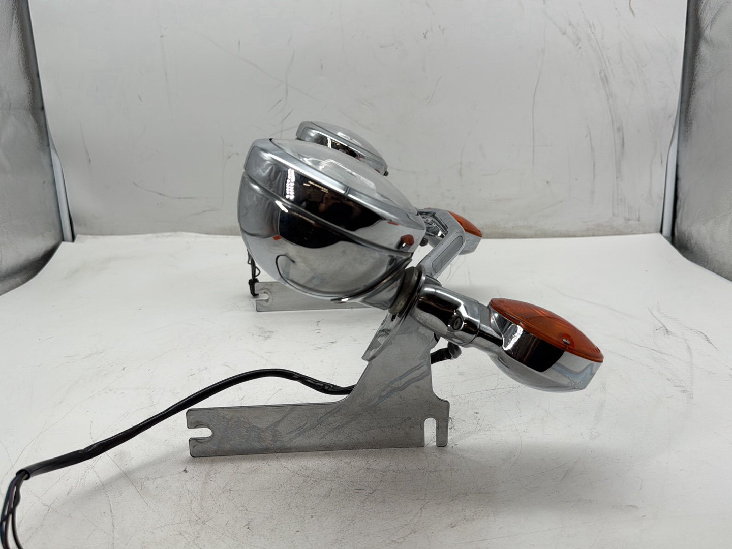 2006 Harley Touring FLHTCI Electra Glide Classic OEM Front Turn Signal Indicators Aux Light Bar