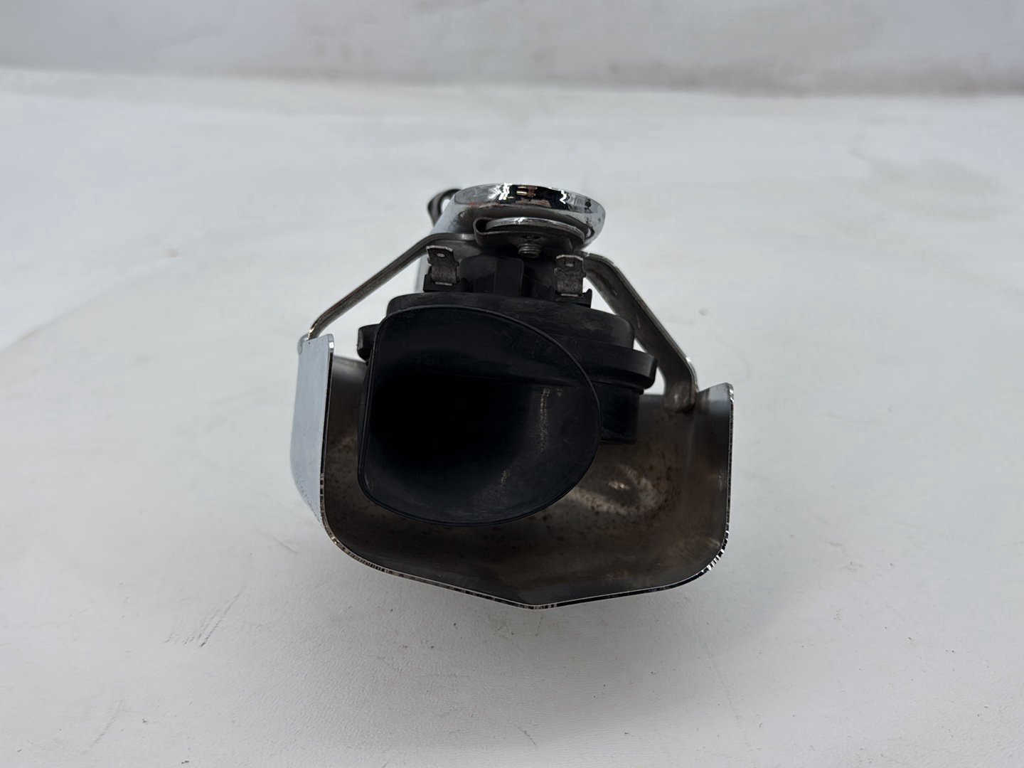 2007 Harley Street Glide Touring FLHX OEM Horn Signal Klaxon Chrome Cover