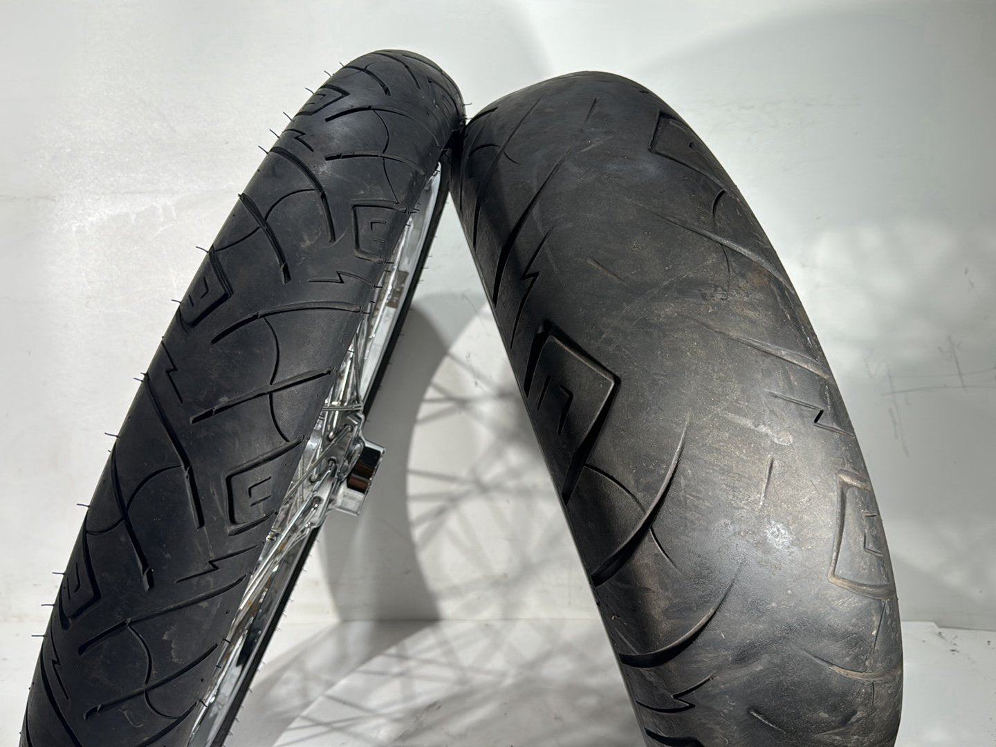 2006 Harley Dyna FXDWGI Wide Glide OEM Front Rear Wheel Rim Tire Spoked