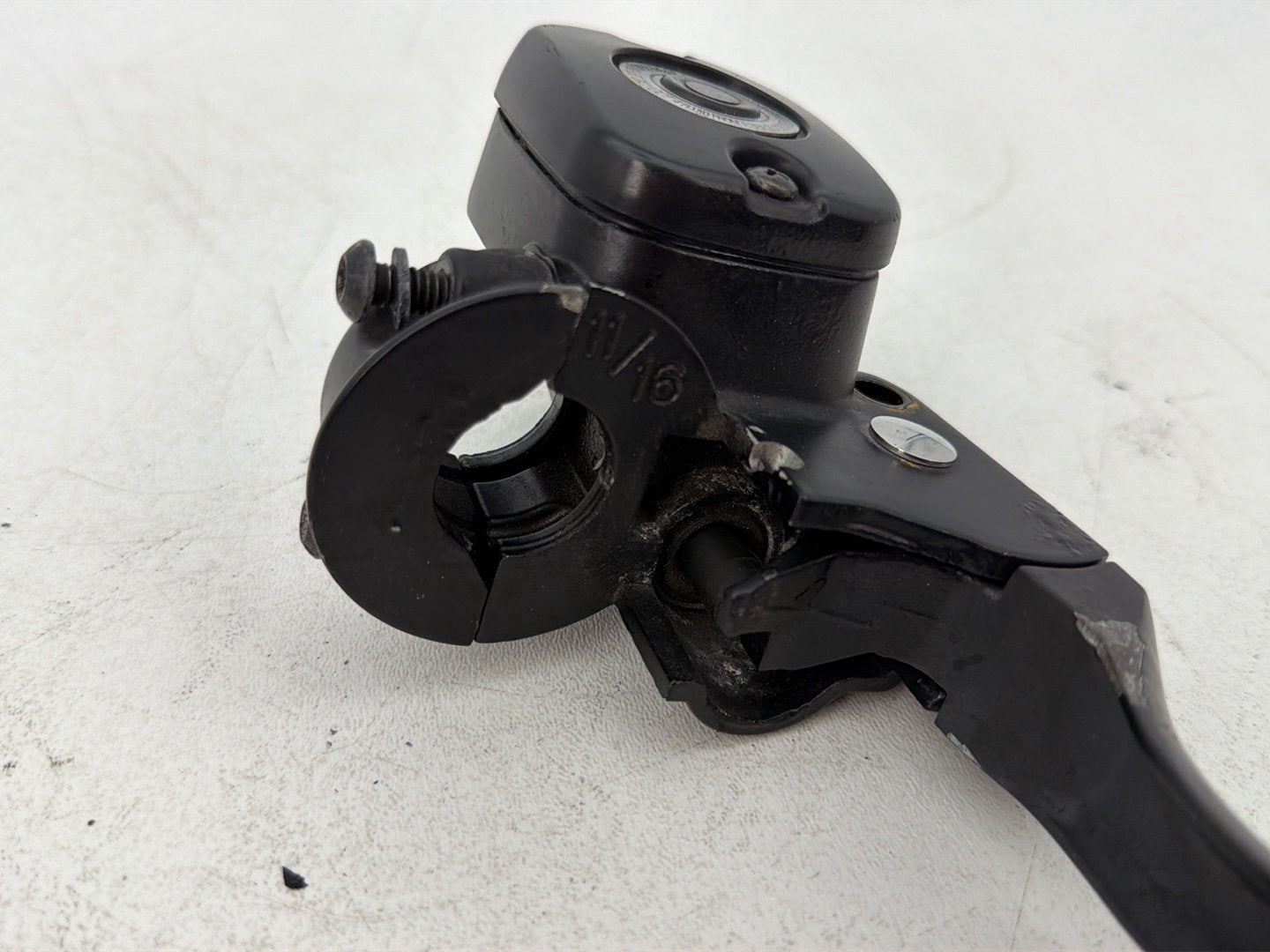 2007 - 2012 Harley-Davidson Touring Street Glide Front Right Brake Lever Master Cylinder 45105-05A