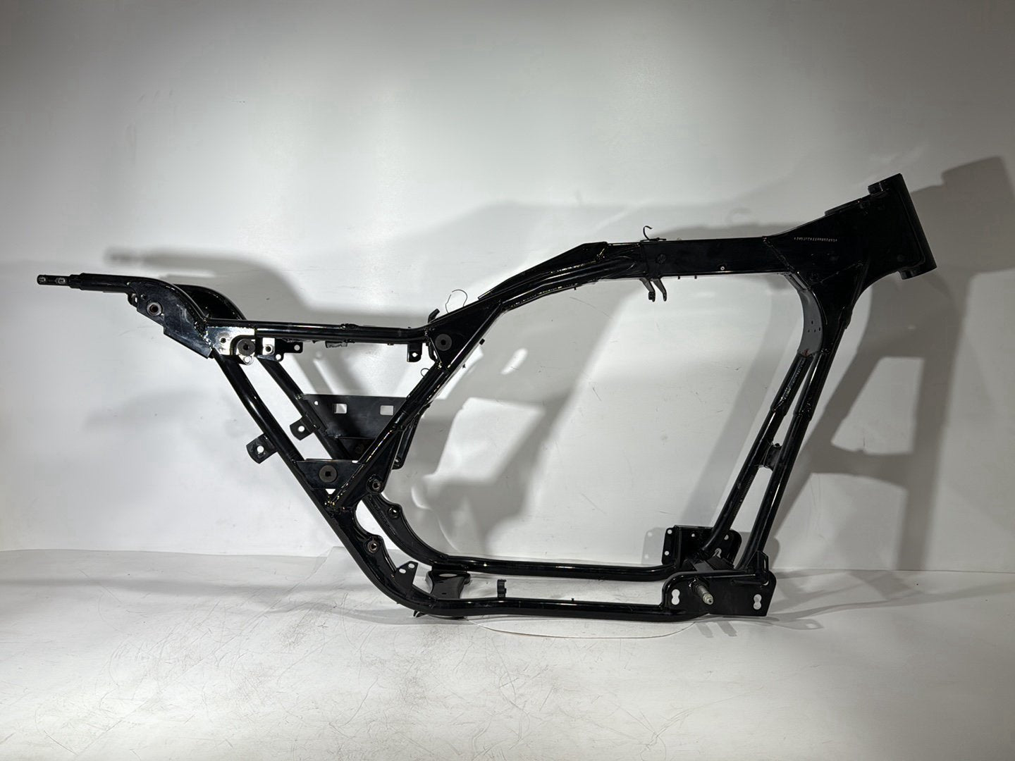 1999 - 2006 Harley-Davidson Touring Electra Glide Ultra Body Main Frame Chassis SLVG 47900-02A