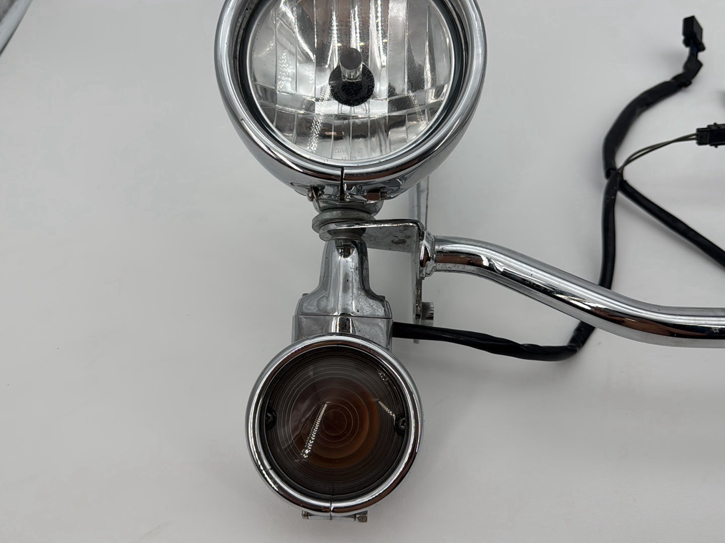 2007 Harley Softail Heritage Classic FLSTC OEM Front Turn Signal Indicators Aux Light Bar