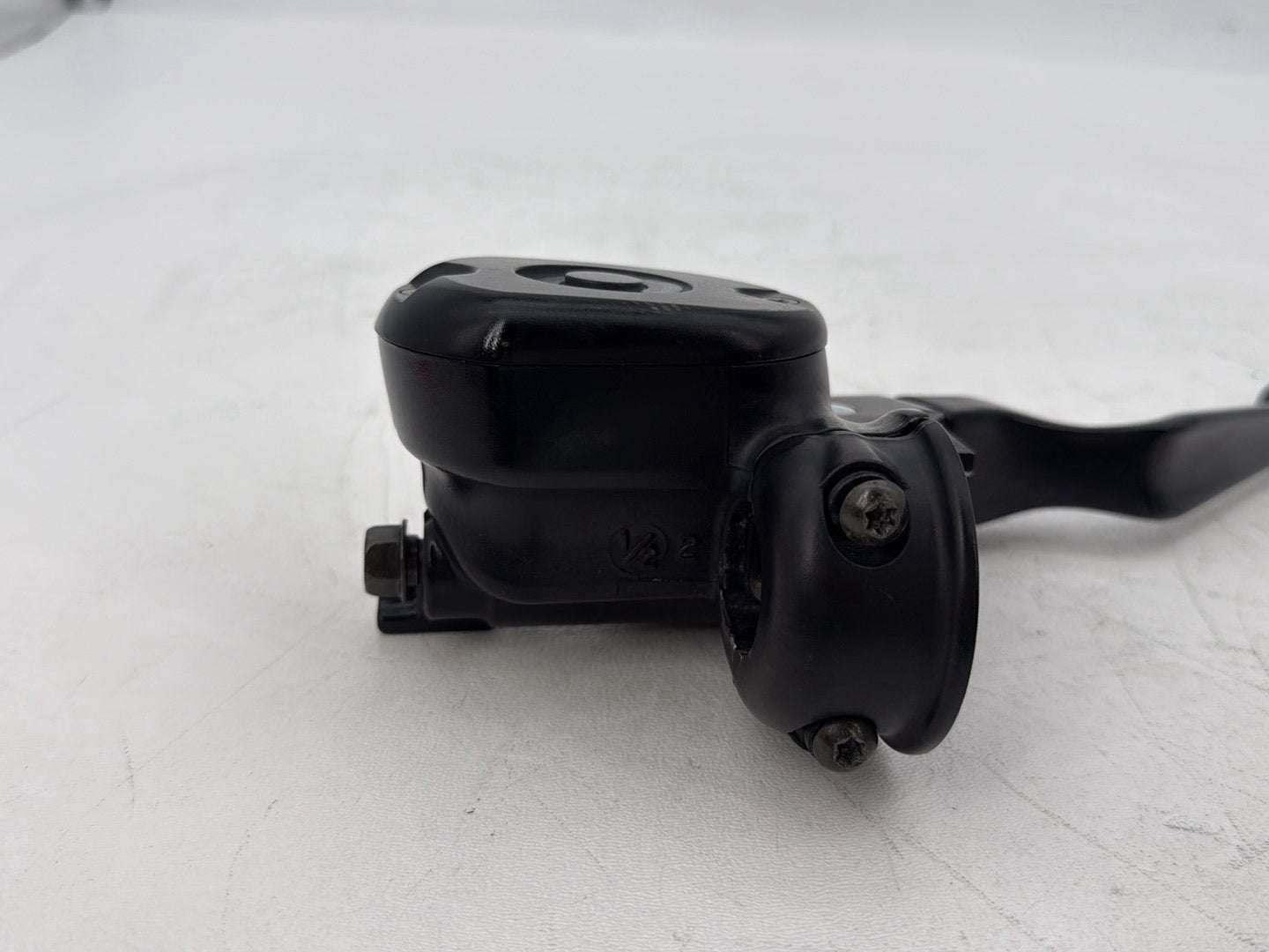 2004 - 2013 Harley-Davidson Sportster 1200 Custom Front Brake Lever Master Cylinder Reservoir 45146-04