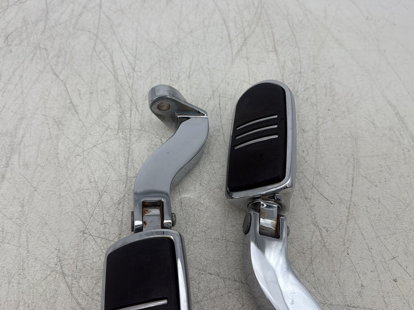 2011 Harley Street Glide Touring FLHX OEM Passenger Left & Right Foot Pegs