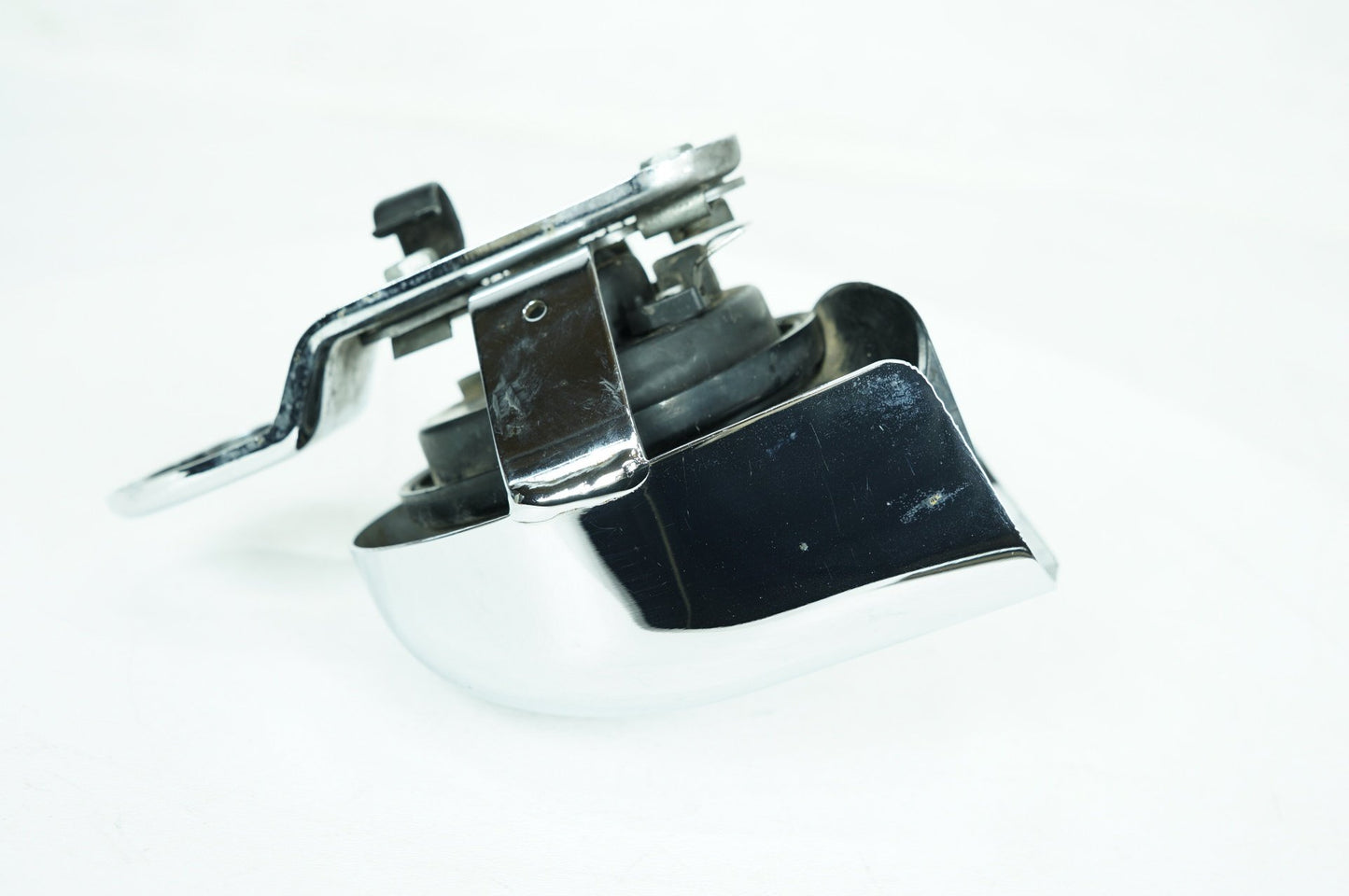 1999 - 2006 Harley-Davidson Dyna Low Rider Horn Signal Klaxon Chrome Cover 69012-93A