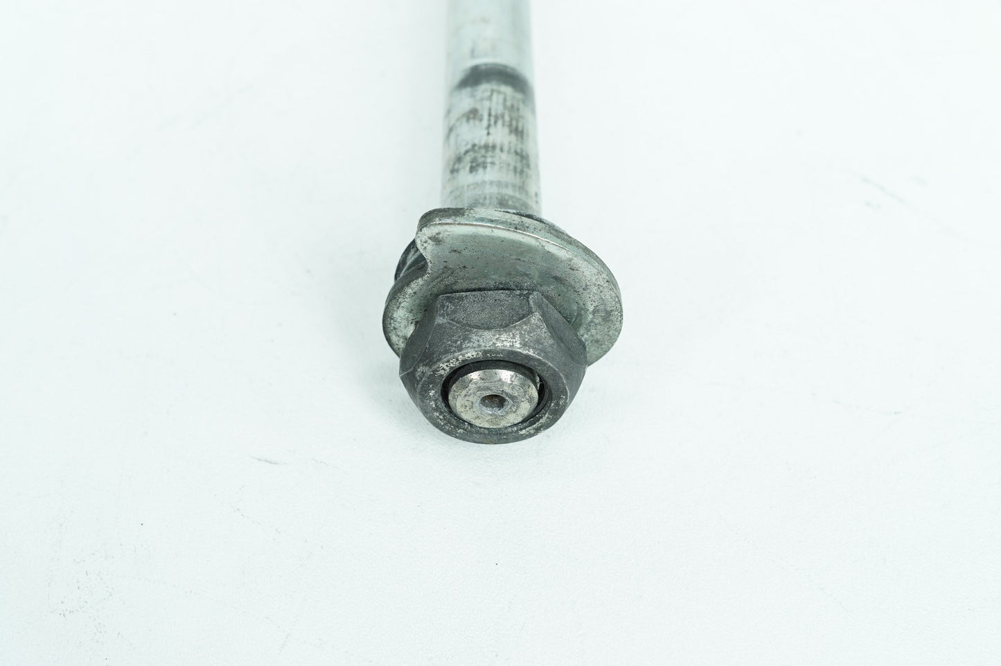 2012 - 2016 Harley-Davidson Touring Electra Glide Ultra Rear Wheel Axle Bolt Shaft  41056-09