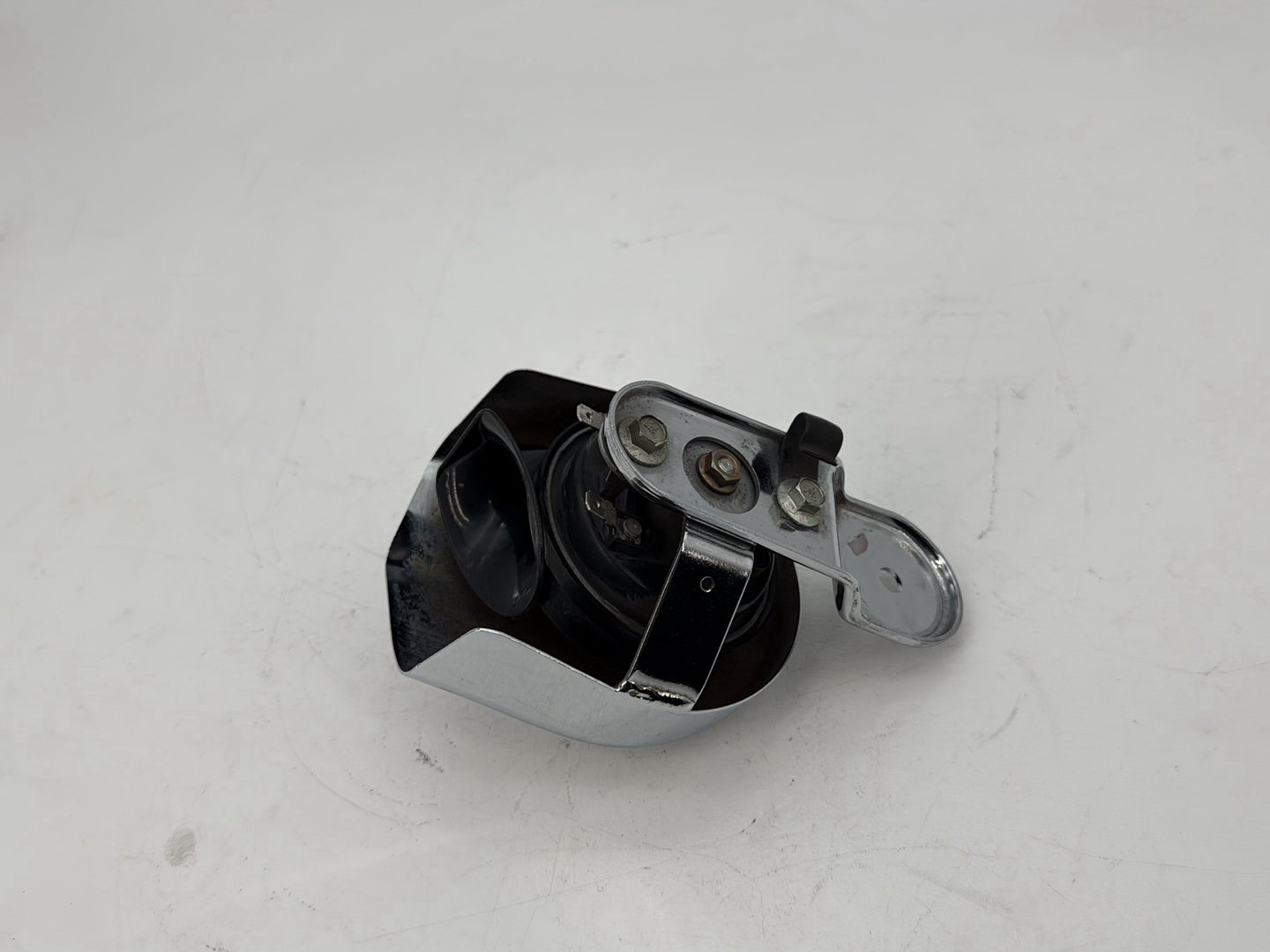 1999 - 2006 Harley-Davidson Touring Road King Custom Horn Signal Klaxon Chrome Cover  	69012-93A