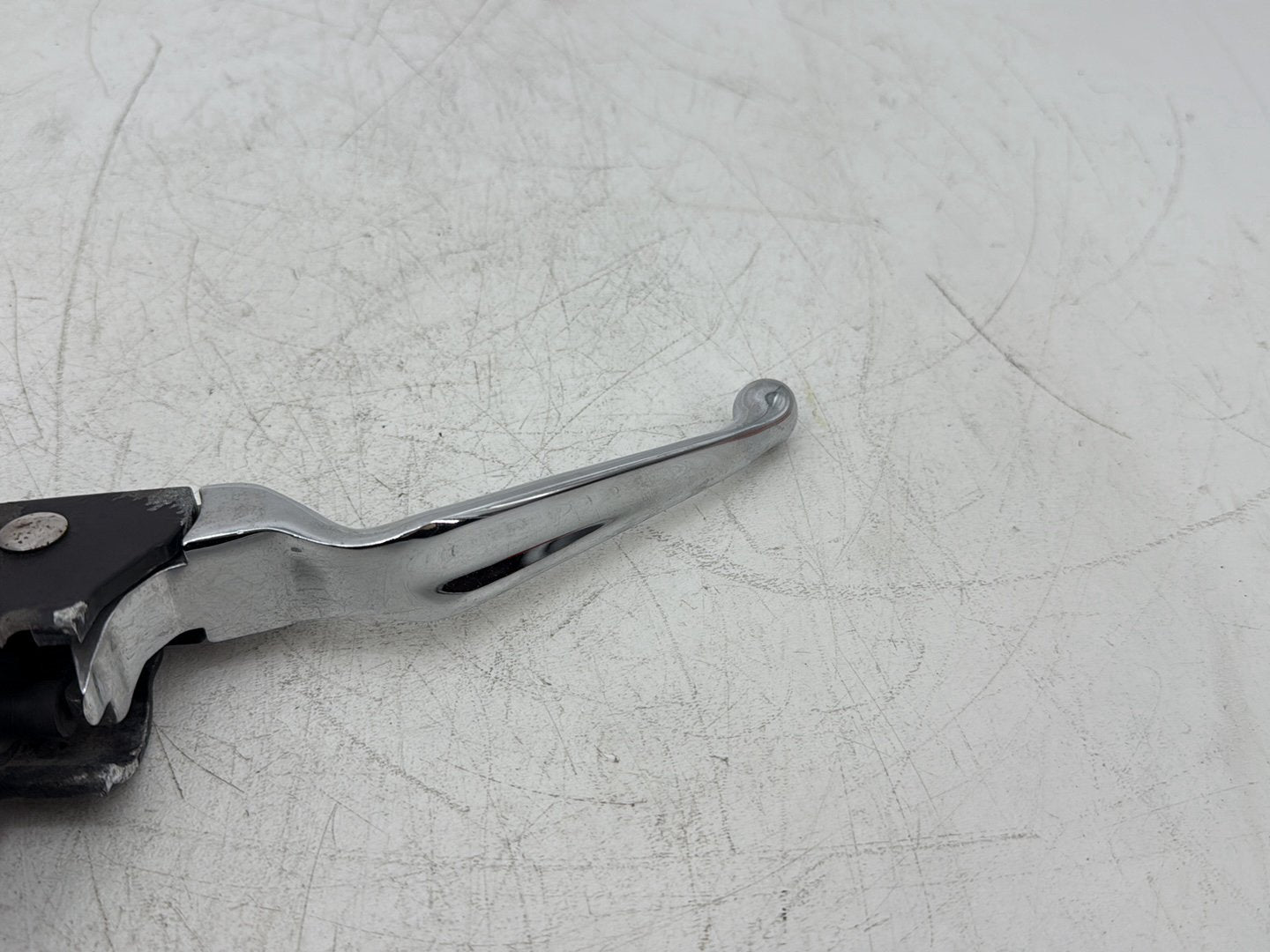 2005 Harley Dyna FXDWG Wide Glide OEM Front Right Hand Brake Lever Master Cylinder Reservoir