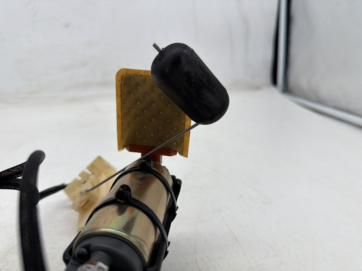 2006 Harley Softail Deuce FXSTDI OEM Fuel Pump Gas Gasoline Petrol Sending CARB