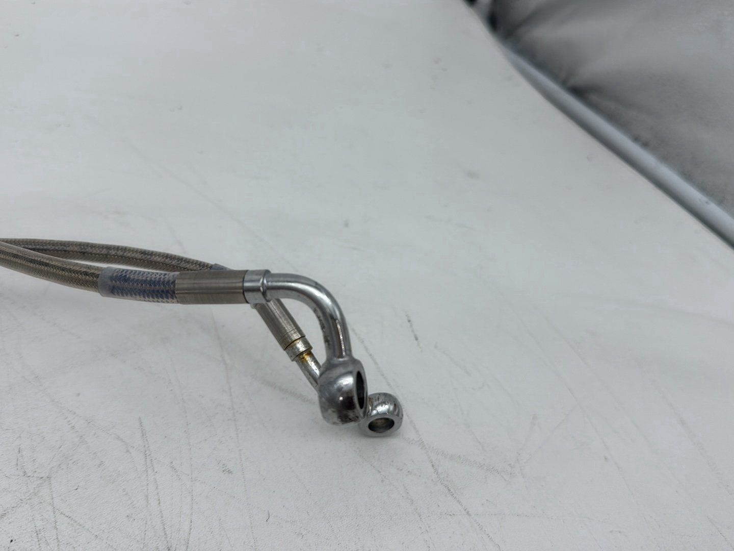 2010 Harley Street Glide Touring FLHX OEM Front Brake Hose Line Pipe NON-abs