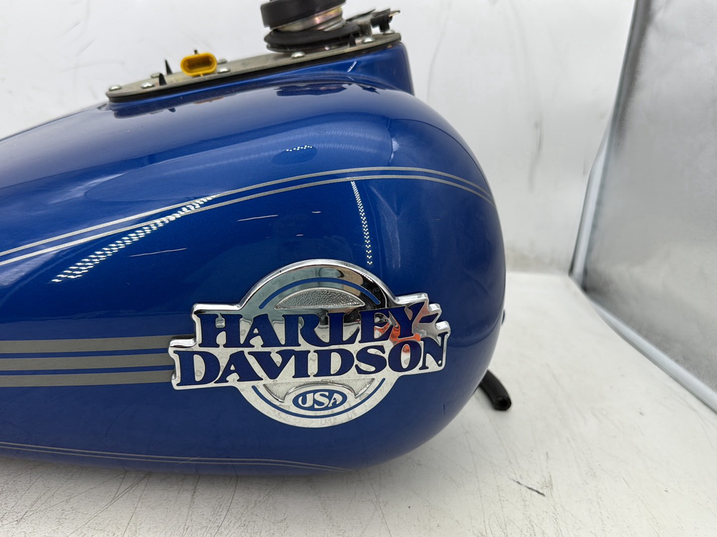 2007 Harley Electra Glide Touring Ultra OEM Fuel Gas Tank Gasoline Reservoir
