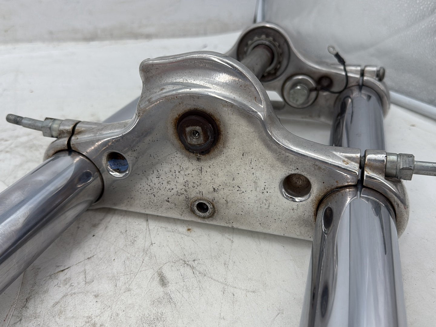 2006 Harley Dyna Super Glide Custom FXDCI OEM Front Triple Tree Set & LH RH Fork Legs Sliders
