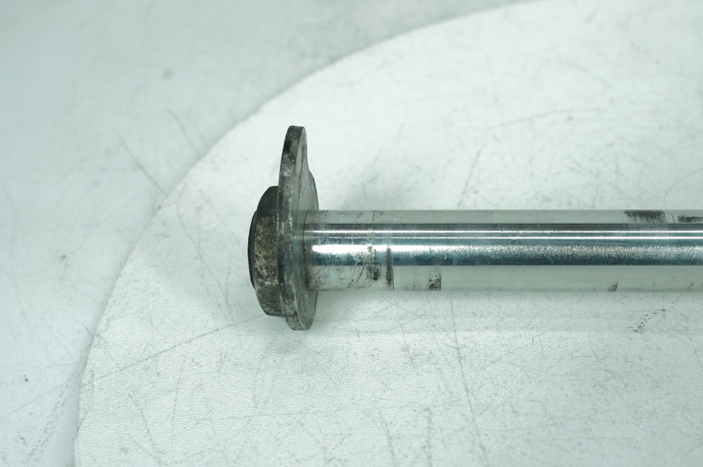 2007 - 2012 Harley-Davidson Touring Electra Glide Ultra Rear Wheel Axle Bolt Shaft 41056-09