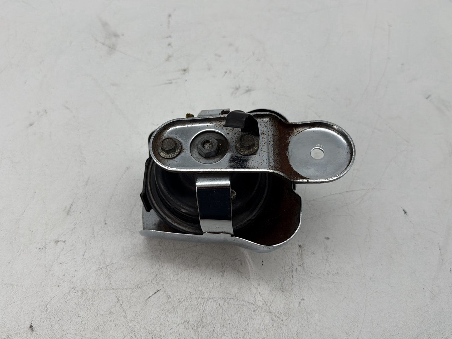 2006 Harley Touring FLHTCI Electra Glide Classic OEM Horn Signal Klaxon Chrome Cover