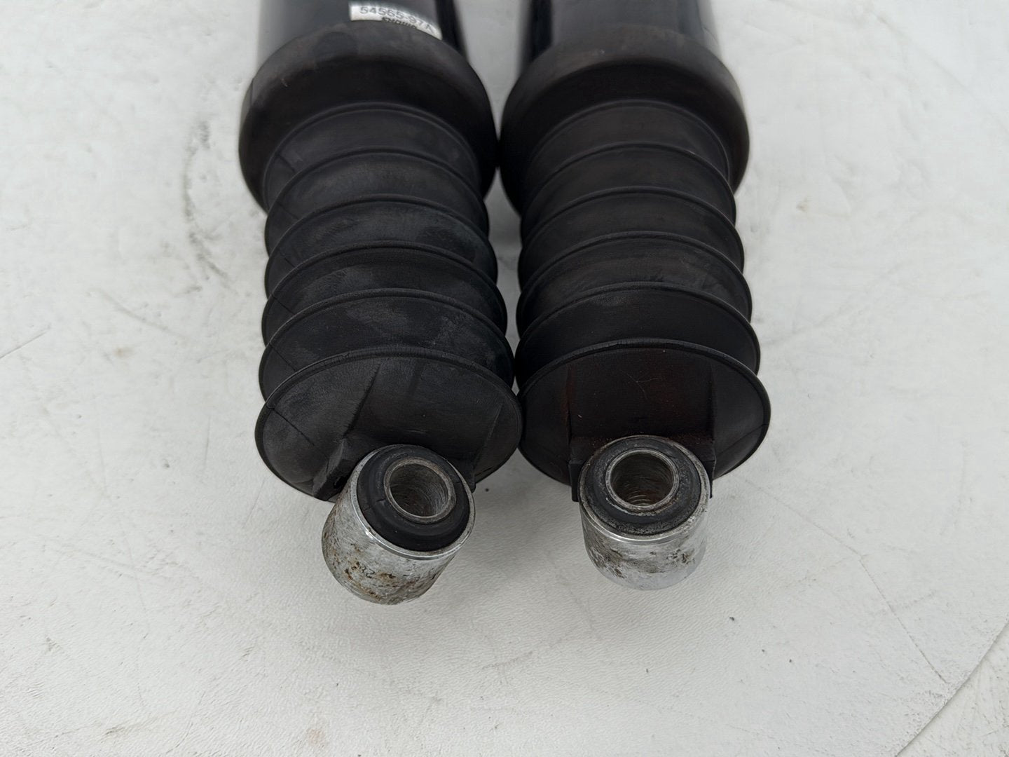 1999 - 2006 Harley-Davidson Touring Road King Police Rear Left Right Shock Absorbers 54565-97A