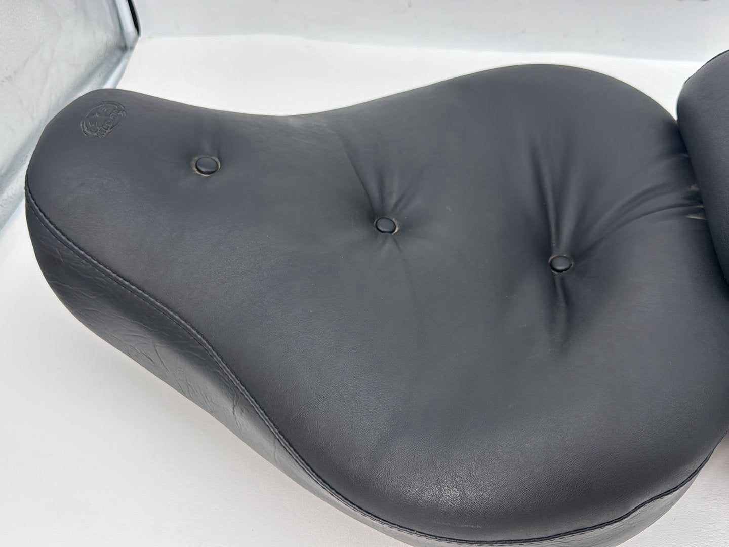 1999 - 2006 Harley-Davidson Dyna Wide Glide Passenger Rider Driver Seat Saddle MUSTANG