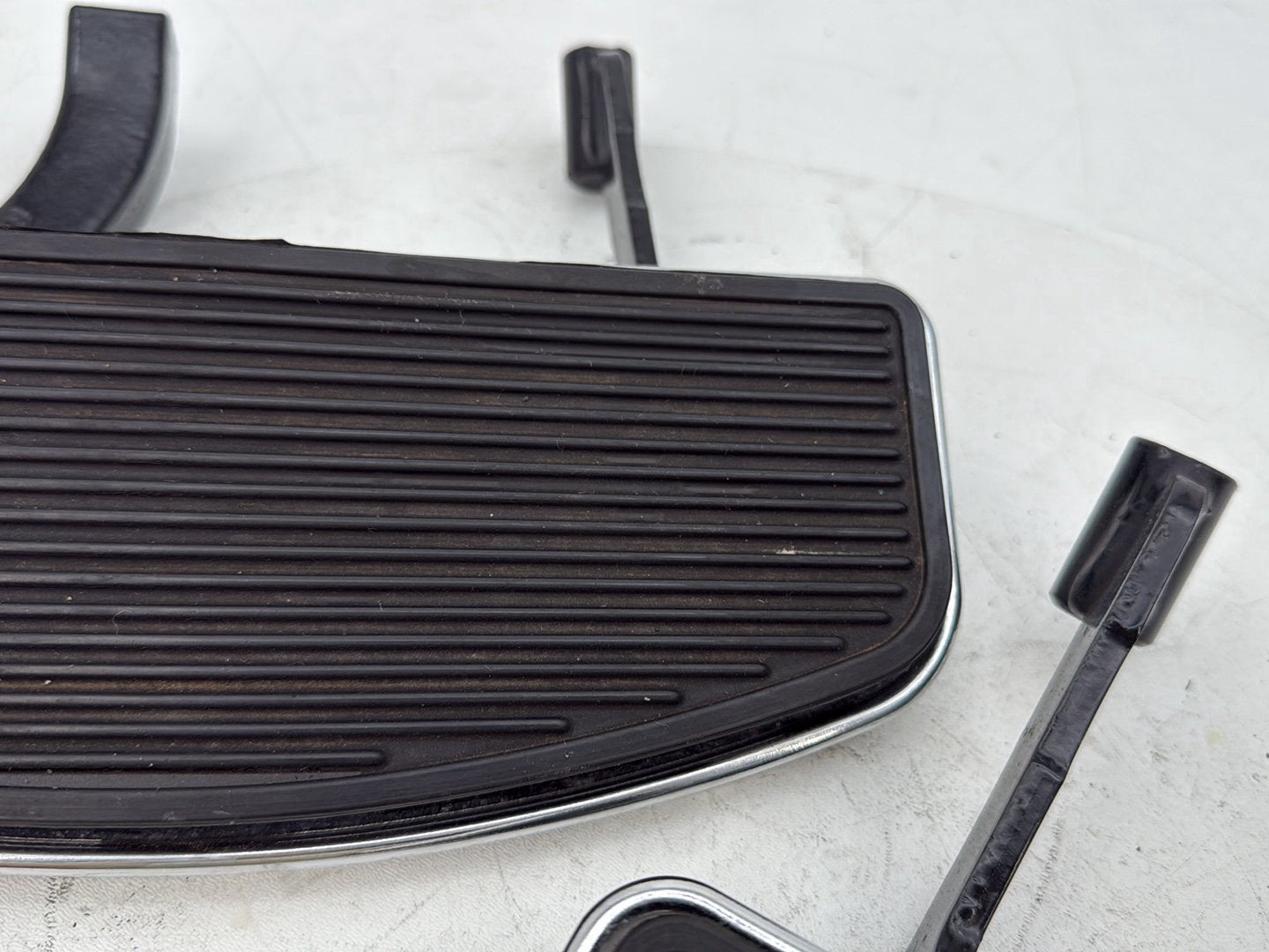 2007 - 2012 Harley-Davidson Touring Electra Glide Ultra Left Right Driver Floorboard Foot Rest 	47365-83C