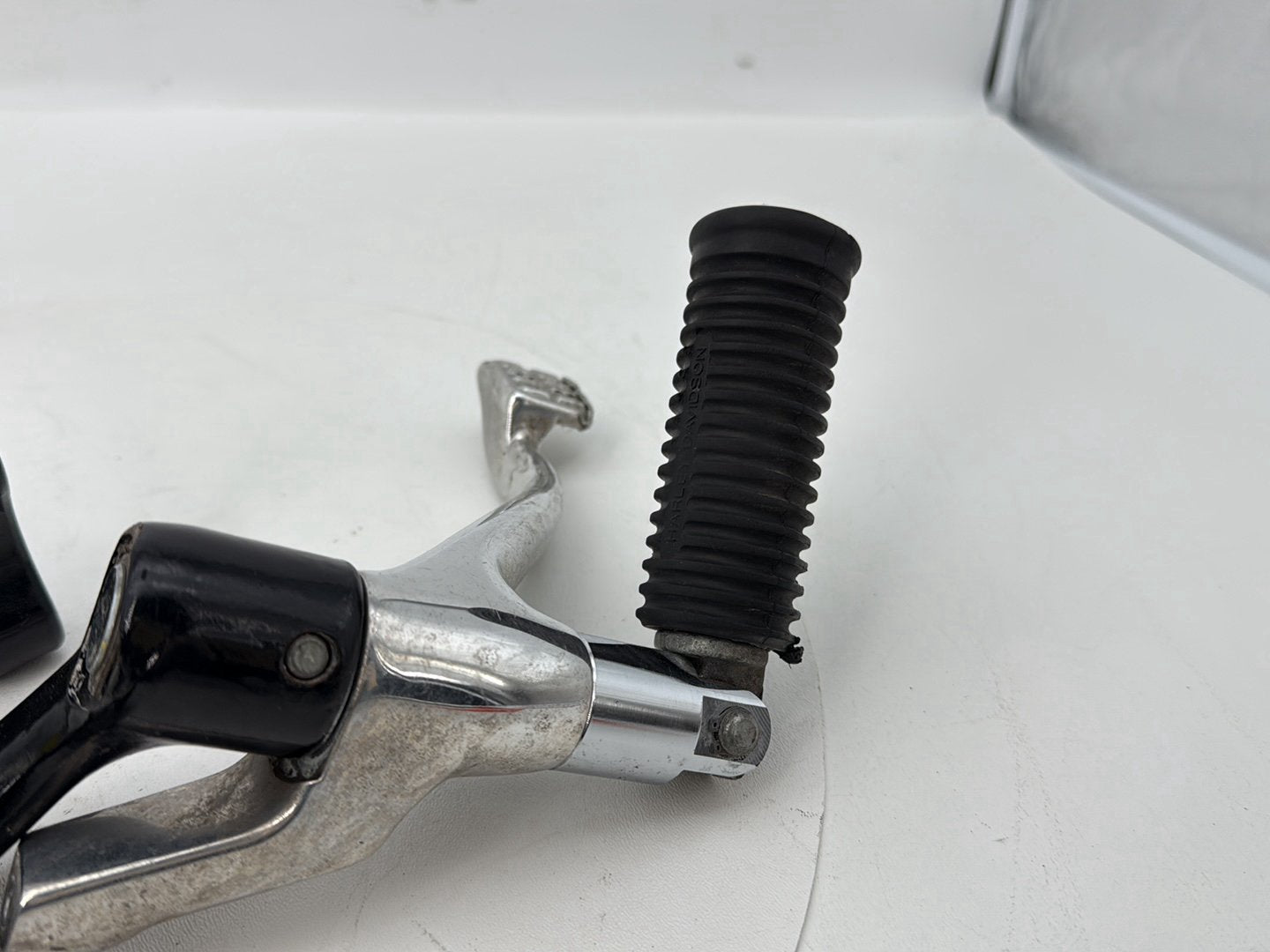 2004 - 2013 Harley-Davidson Sportster 883 Custom Left Right Foot Brake Control Pegs  	42651-04