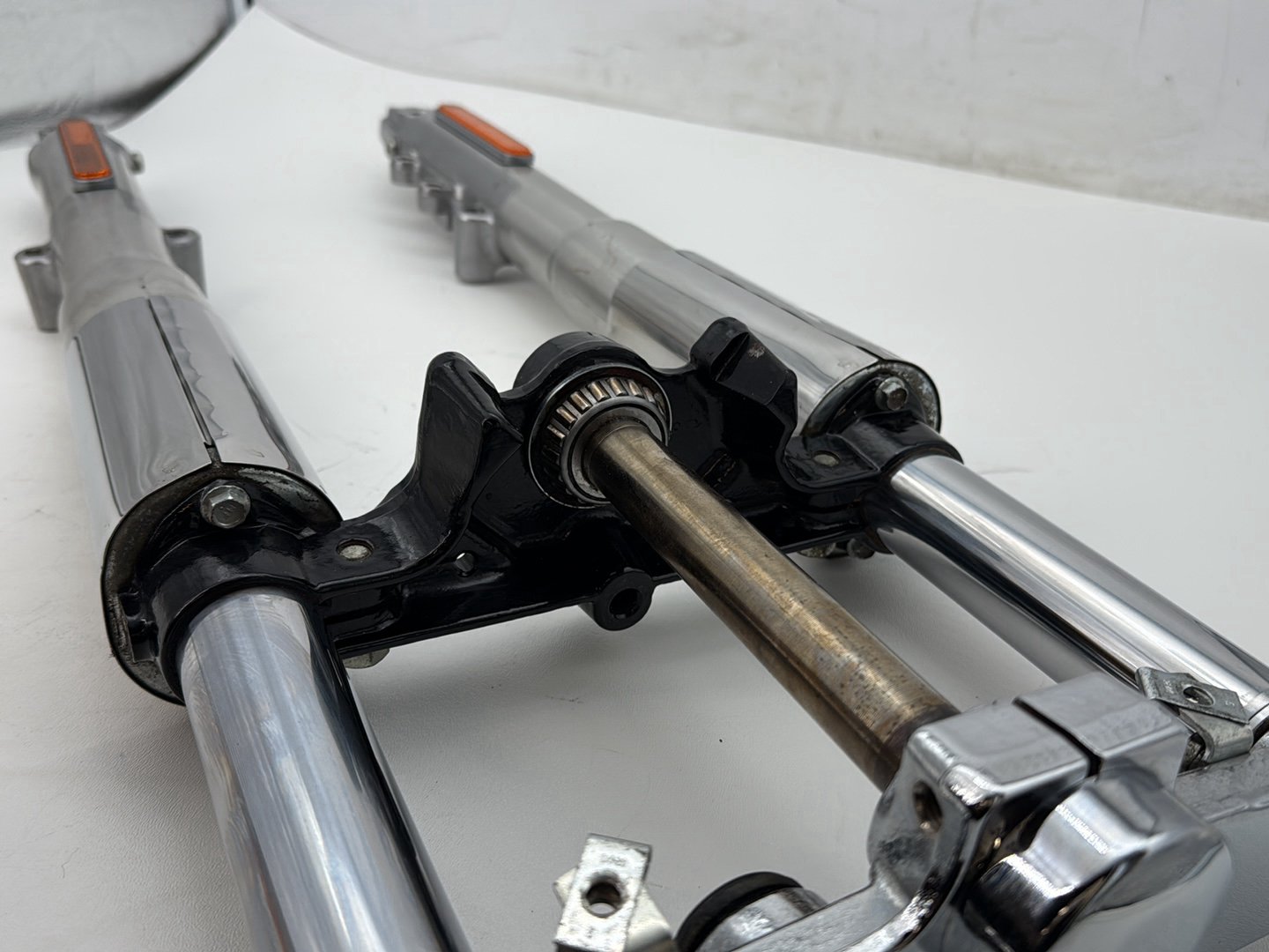 2008 Harley Softail Deluxe FLSTN OEM Front Triple Tree Set & LH RH Fork Legs Sliders