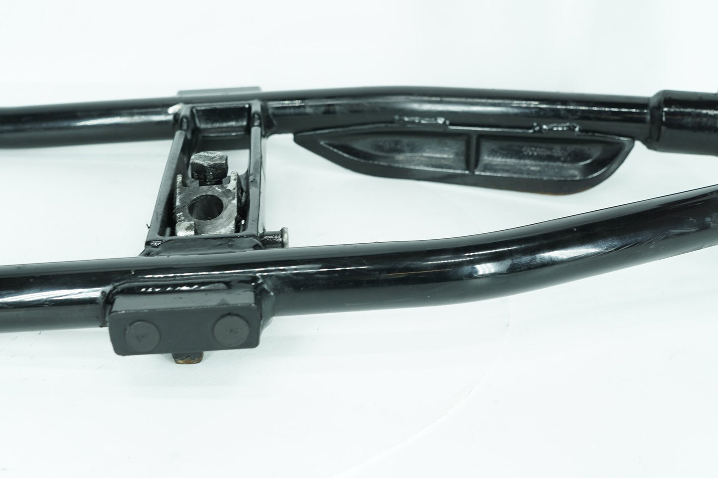 1999 - 2006 Harley-Davidson Dyna Wide Glide Body Main Frame Chassis SLVG  	47427-99A
