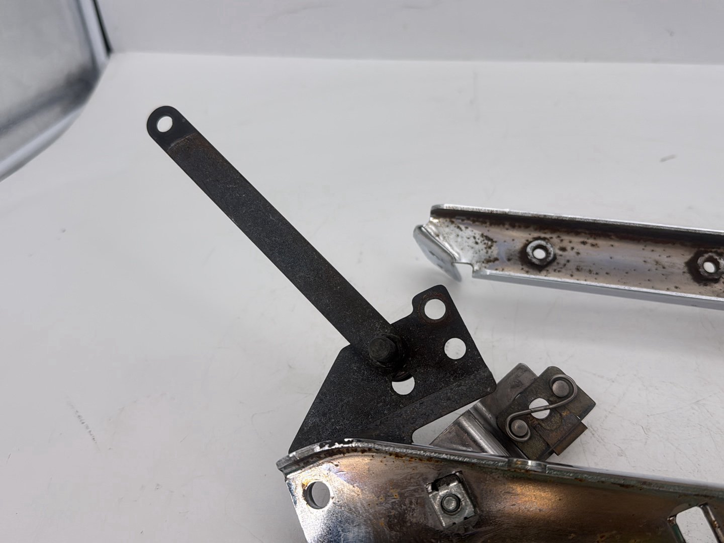 2005 Harley Touring FLHRCI Road King Classic OEM Left Right Saddlebag Fender Struts Brackets