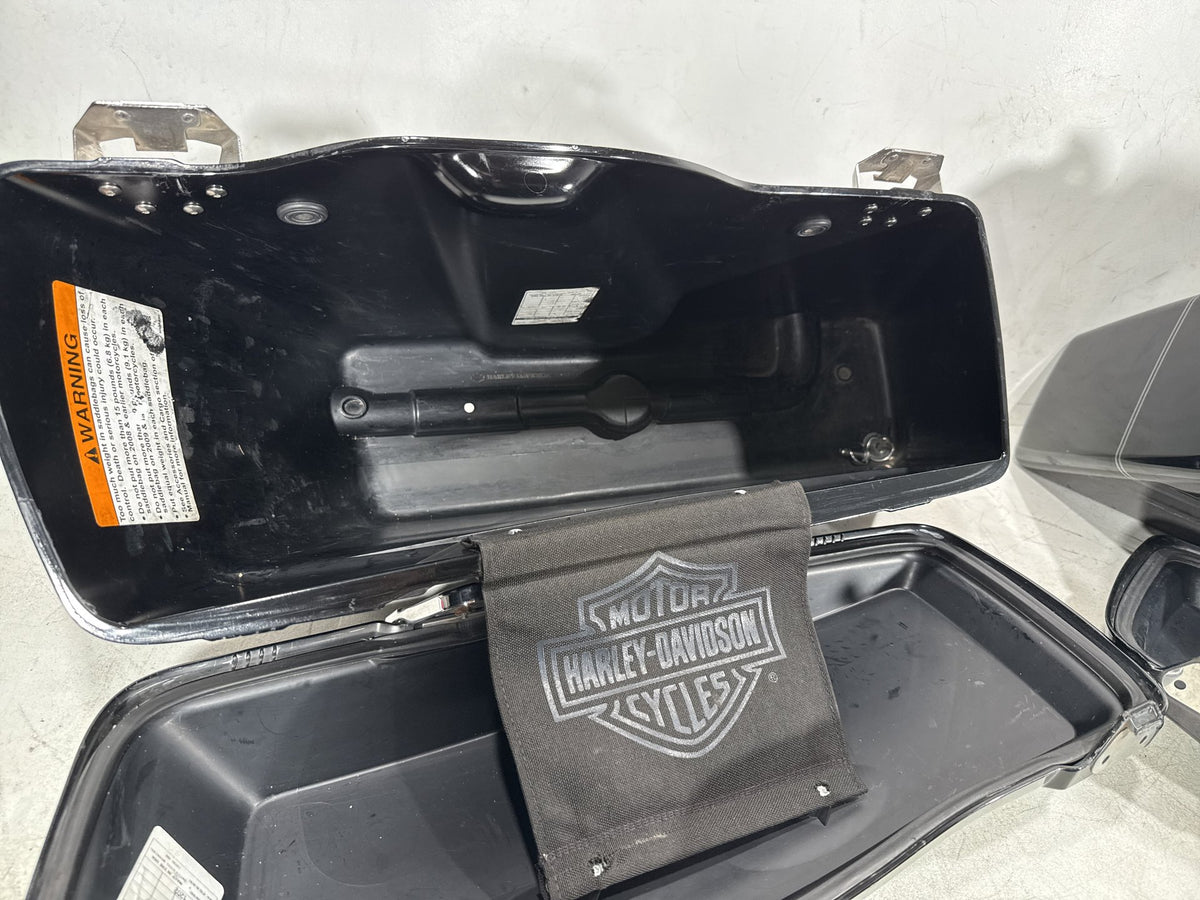 2009 Harley Electra Glide Touring Ultra OEM Left Right Saddlebags Luggage NOKey
