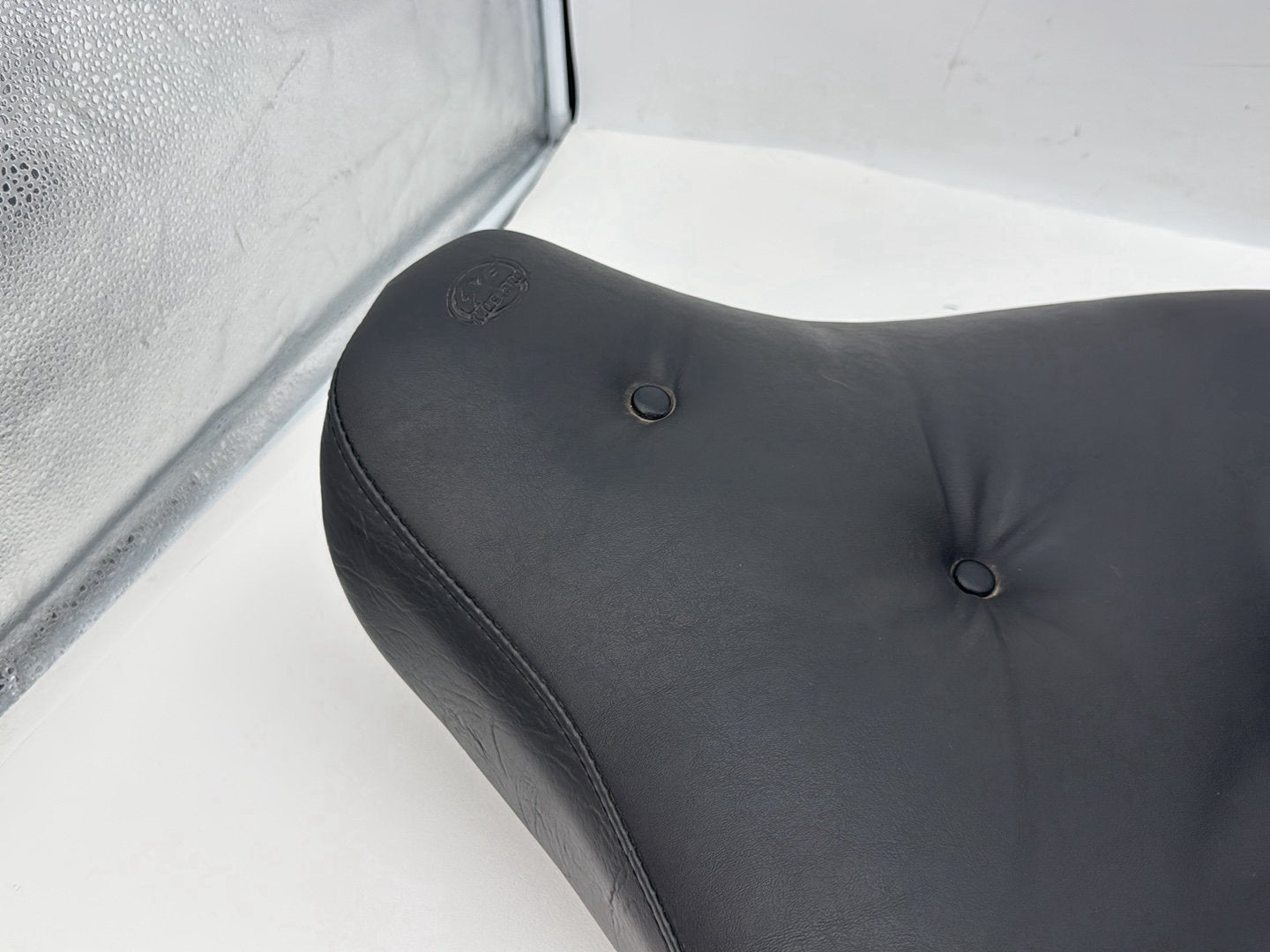 1999 - 2006 Harley-Davidson Dyna Wide Glide Passenger Rider Driver Seat Saddle MUSTANG