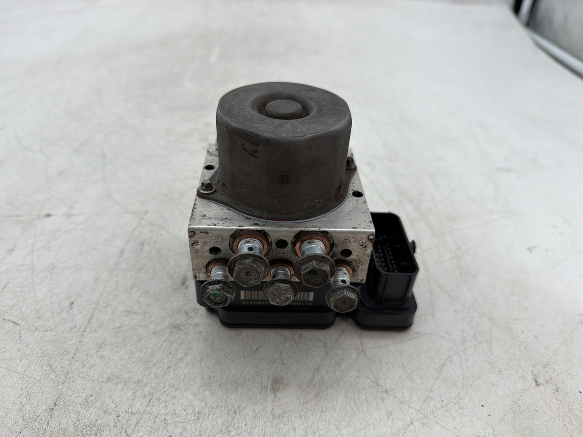 2015 Harley Electra Glide Touring Ultra OEM ABS Brake Pump & Control Module