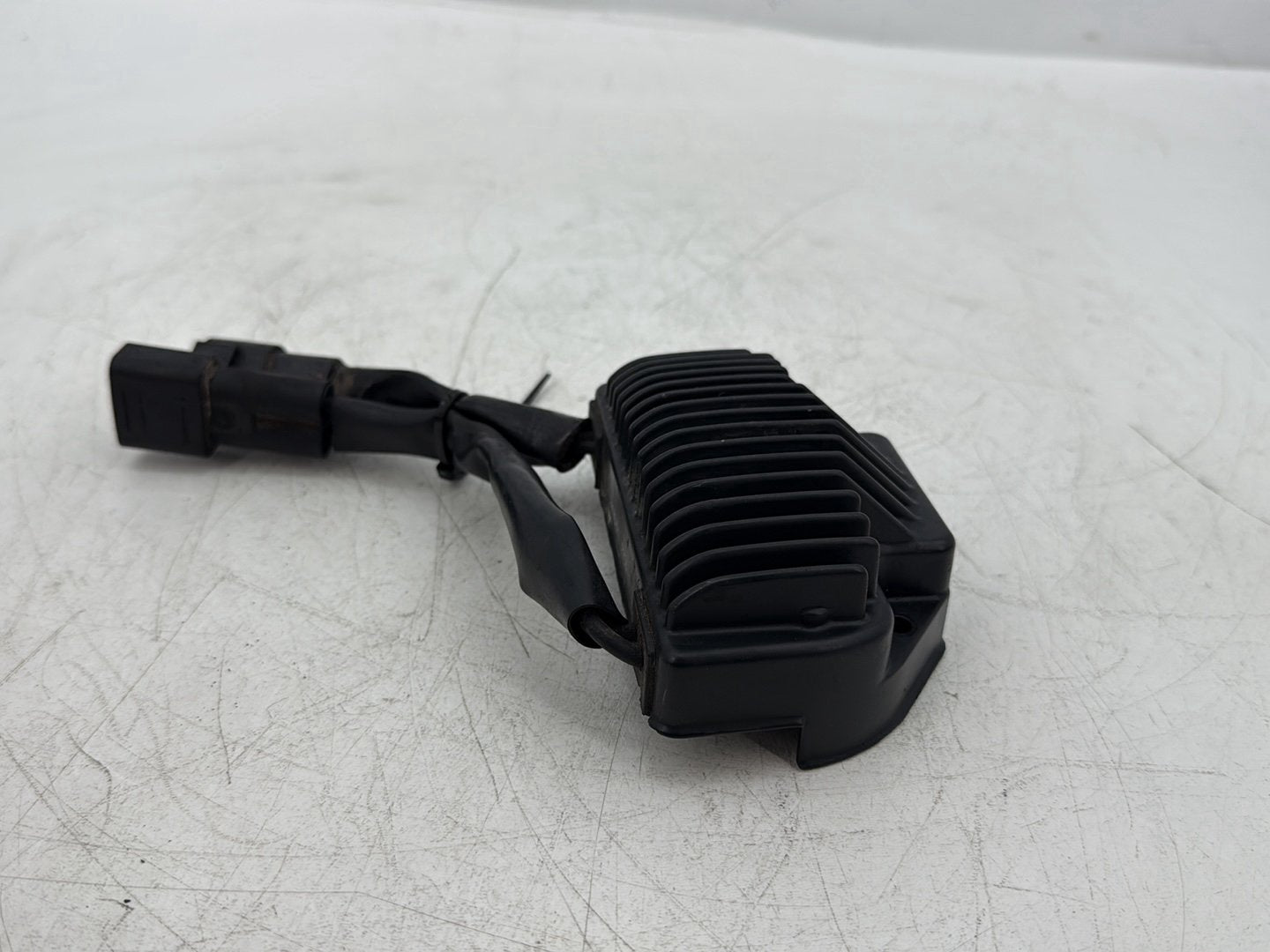 2005 Harley Dyna FXDWG Wide Glide OEM Voltage Regulator Rectifier