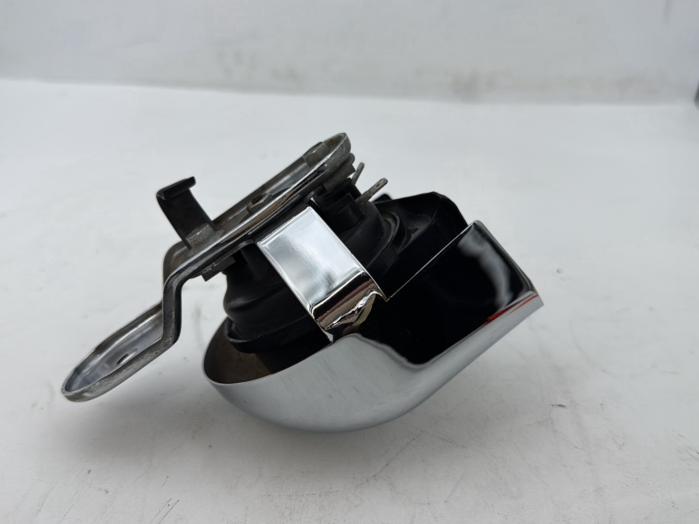 2013 Harley Street Glide Touring FLHX OEM Horn Signal Klaxon Chrome Cover